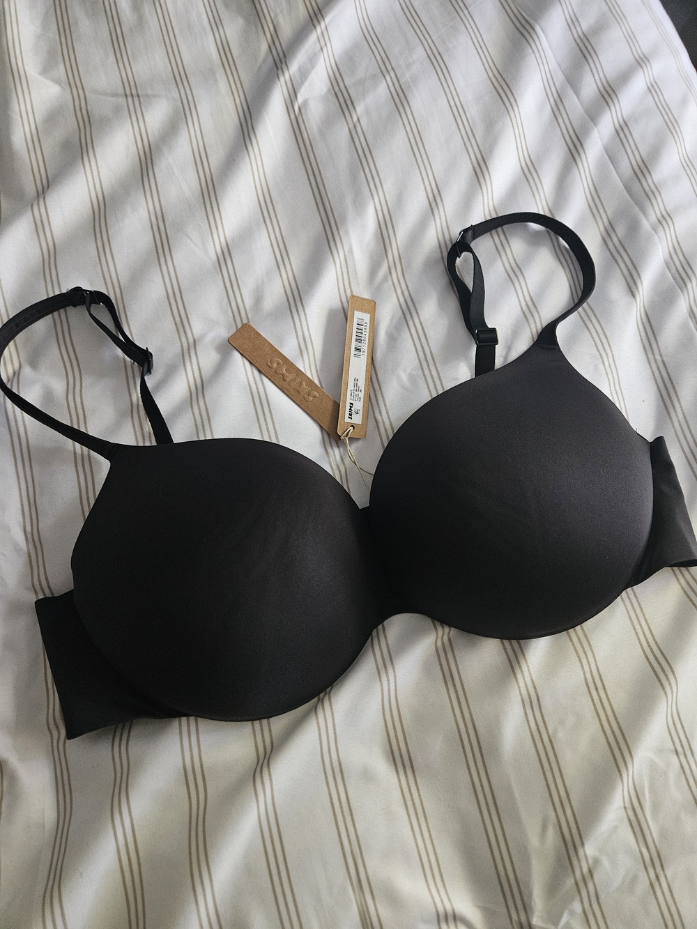 SKIMS Ultimate Push Up Plunge Bra
